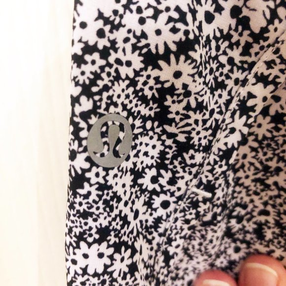 Lululemon Run Times Shorts 4" in Ditsy Daisy White - Picture 7 of 11